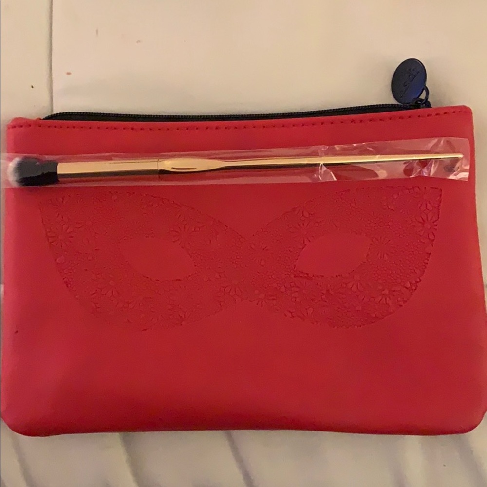 F.A.R.A.H 35E Brush and red make up bag
